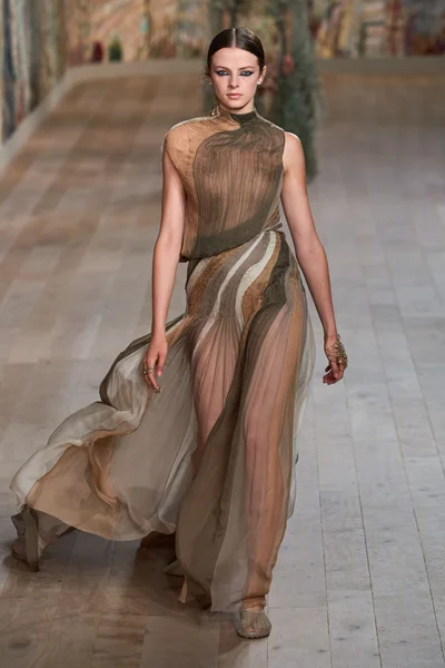 Look 74